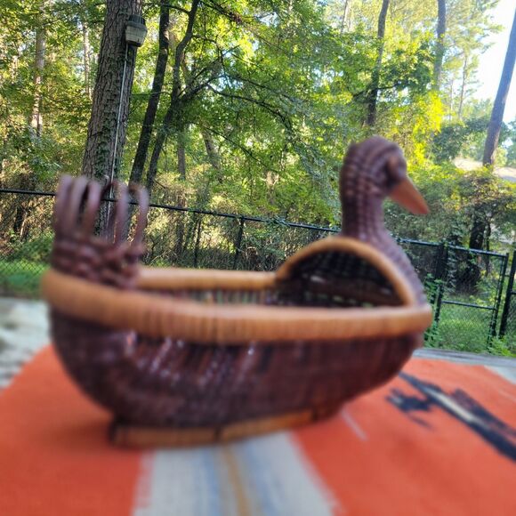 Vintage Wicker Duck Goose w Wood Beak Woven Rattan  Basket Napkin Tray 9" MINT - Picture 15 of 16